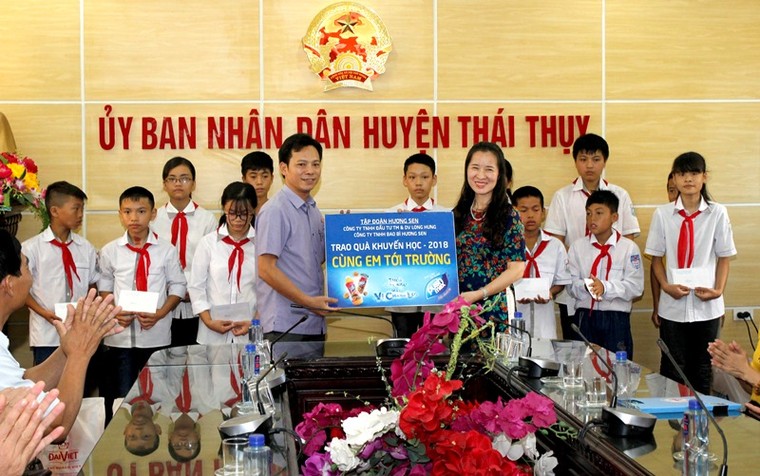 ‘Cùng em tới trường’ trao niềm vui tới hàng ngàn em nhỏ ảnh 7