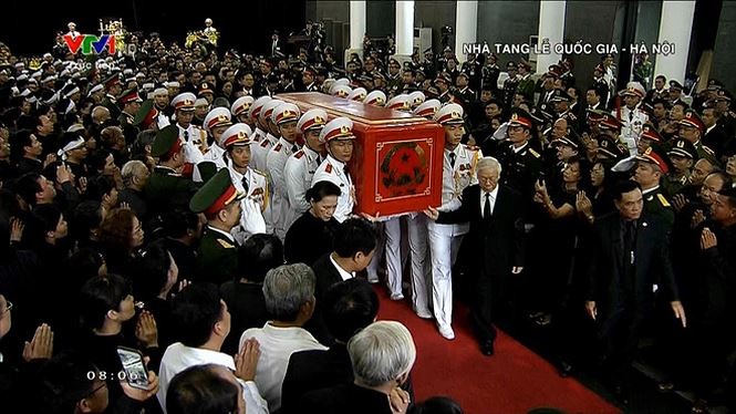 Cỗ linh xa đưa Chủ tịch nước Trần Đại Quang rời nhà tang lễ ảnh 1