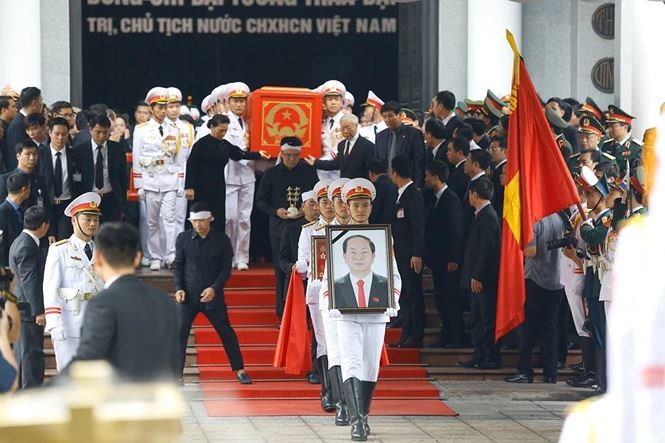 Cỗ linh xa đưa Chủ tịch nước Trần Đại Quang rời nhà tang lễ ảnh 7