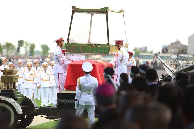 Lễ an táng Chủ tịch nước Trần Đại Quang tại quê nhà Ninh Bình ảnh 7