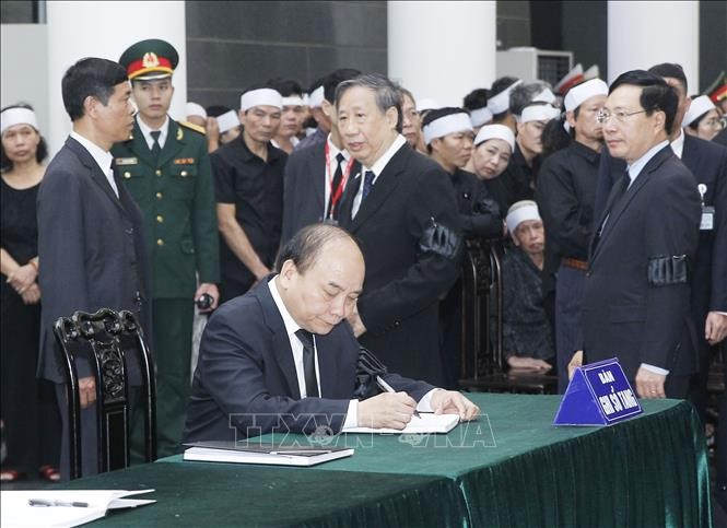 Lãnh đạo Đảng, Nhà nước viếng nguyên Tổng Bí thư Đỗ Mười và ghi sổ tang ảnh 4