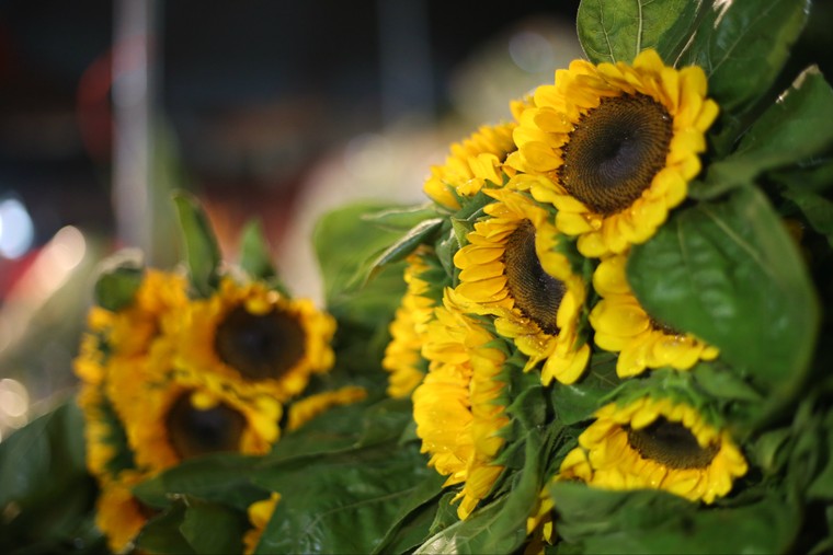 Chợ hoa đêm Quảng An nhộn nhịp trước thềm 20/10 ảnh 5