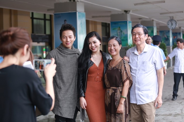 Ca sĩ Minh Thu ra mắt MV 'Nụ cười dưới mưa' do chính mình làm đạo diễn ảnh 4