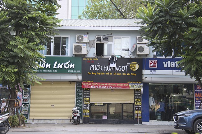 'Đồng phục biển hiệu' ở Hà Nội sau 2 năm đã tự 'thay áo' ảnh 1