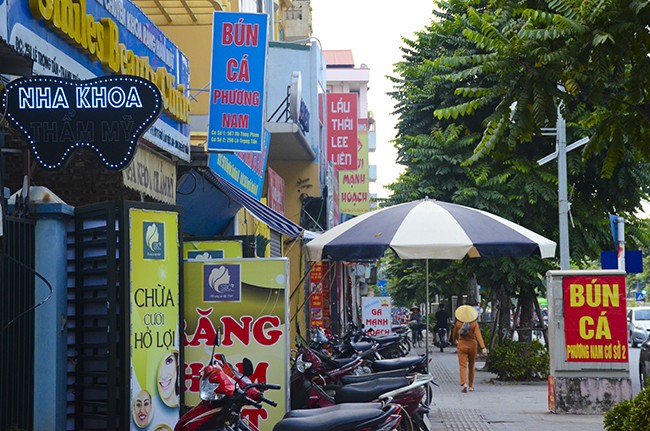 'Đồng phục biển hiệu' ở Hà Nội sau 2 năm đã tự 'thay áo' ảnh 4