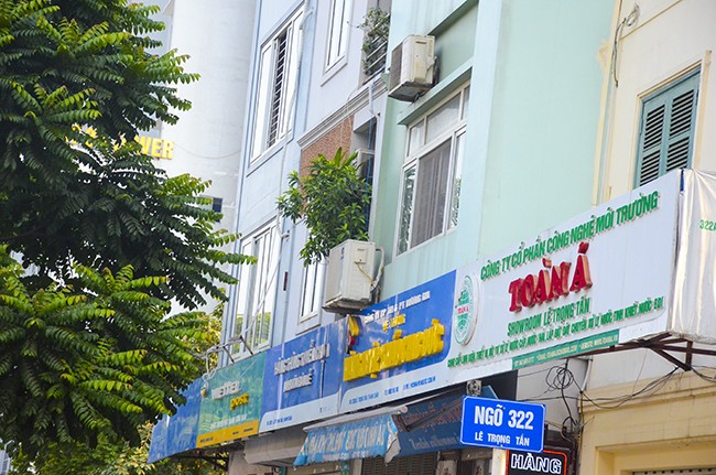 'Đồng phục biển hiệu' ở Hà Nội sau 2 năm đã tự 'thay áo' ảnh 6