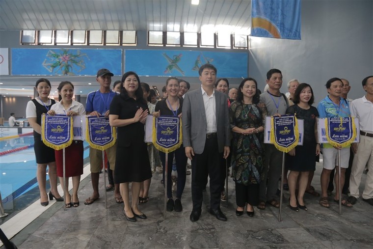 Vận động viên bơi lội TP Thanh Hóa gặt hái ‘mưa’ huy chương tại Cúp Sun Sport Complex ảnh 2