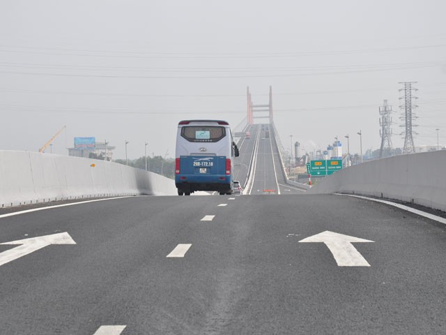 Cầu 7.000 tỷ nối Hạ Long-Hải Phòng vừa thông xe đã... lún võng ảnh 1