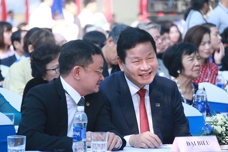 Chủ tịch Quốc hội trao Huân chương Độc lập hạng Ba cho ngôi trường 110 tuổi ảnh 4