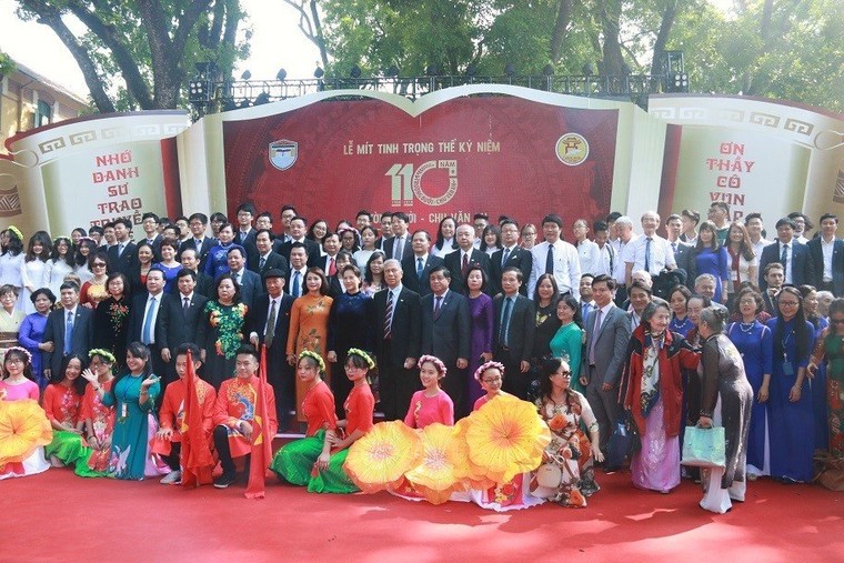 Chủ tịch Quốc hội trao Huân chương Độc lập hạng Ba cho ngôi trường 110 tuổi ảnh 6