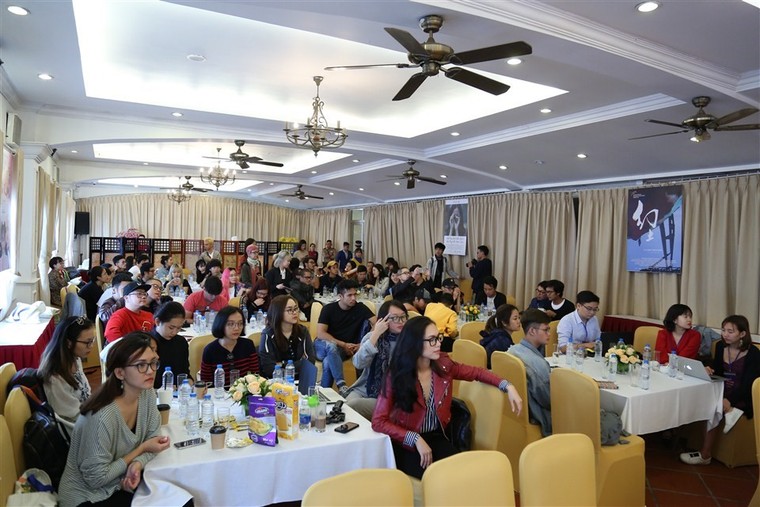 Showbiz Việt ‘Gặp gỡ mùa thu’, khám phá xứ sở Cầu Vàng ảnh 9