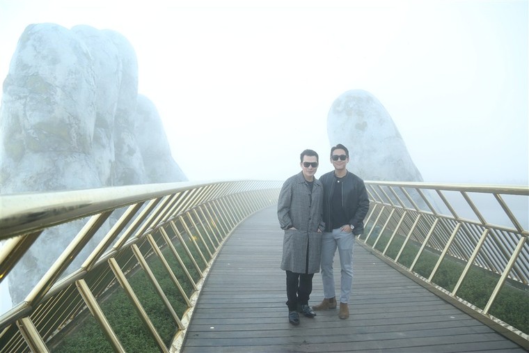 Showbiz Việt ‘Gặp gỡ mùa thu’, khám phá xứ sở Cầu Vàng ảnh 6