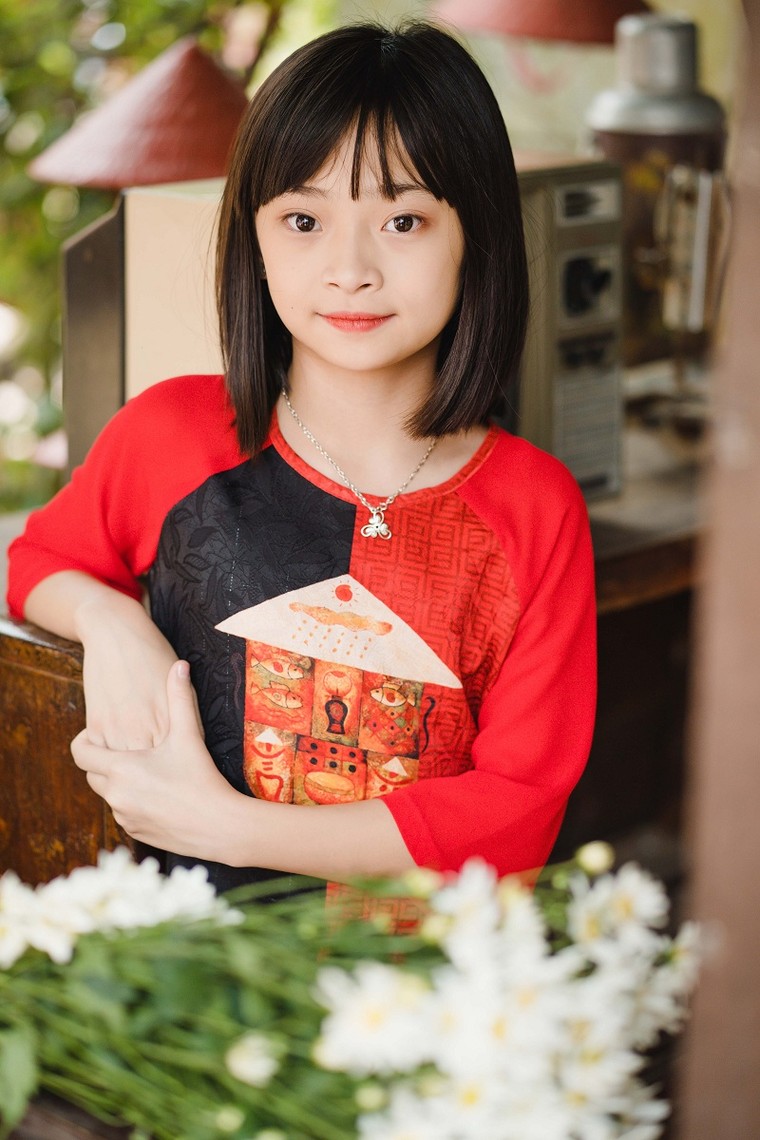 Vẻ đẹp thiên thần của em bé cổ động viên trận Việt Nam - Malaysia ảnh 6