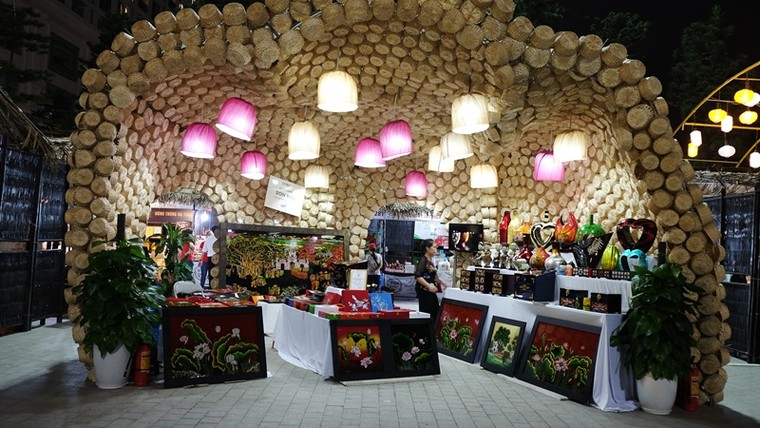 Hơn 300 gian hàng cùng tham gia Hội chợ “Đặc sản Vùng miền Việt Nam” và Triển lãm OVOP 2018 ảnh 4