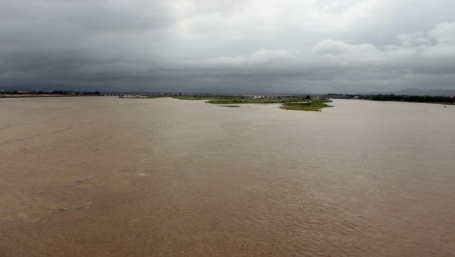 Mưa lũ khiến hàng trăm nhà dân ngập nặng, học sinh nhiều nơi nghỉ học ảnh 2