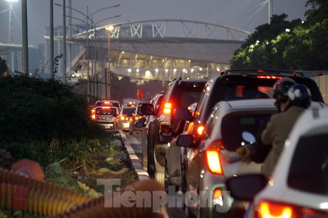 Các ngả đường về Mỹ Đình 'tê liệt' trước trận Việt Nam vs Thái Lan ảnh 8