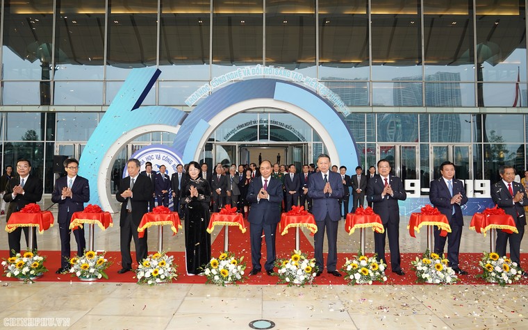 Thủ tướng: Việc đầu tiên phải làm là đổi mới sáng tạo cách trọng dụng con người ảnh 2