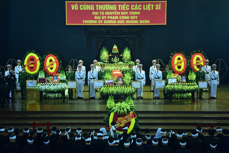 Thủ tướng viếng ba cảnh sát hy sinh ở Đồng Tâm ảnh 1