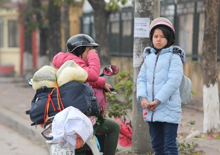 Hàng ngàn người dân bắt đầu rời Hà Nội về quê ăn tết ảnh 10