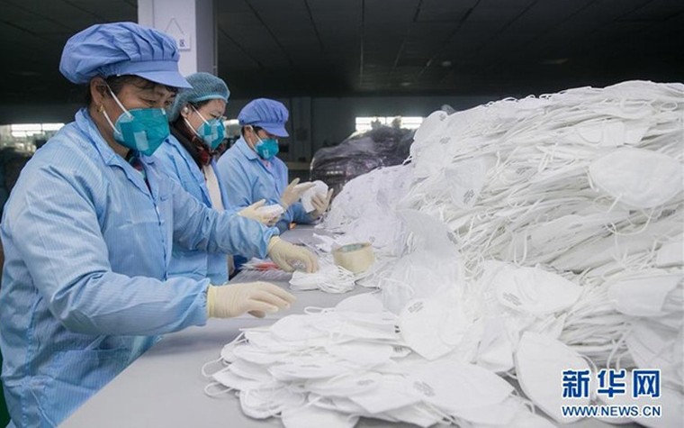 Các nhà máy sản xuất khẩu trang làm việc hết công suất vì dịch corona ảnh 3