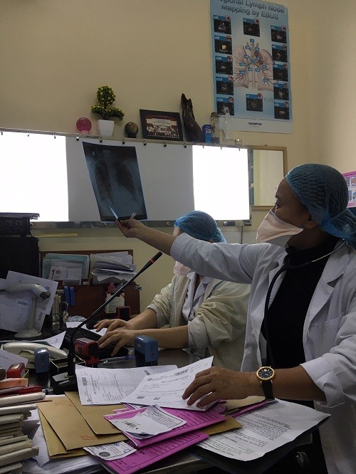 Y bác sĩ ‘tay năm tay mười’ giữa mùa dịch nCoV ảnh 5