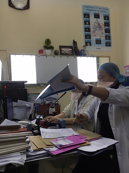 Y bác sĩ ‘tay năm tay mười’ giữa mùa dịch nCoV ảnh 6