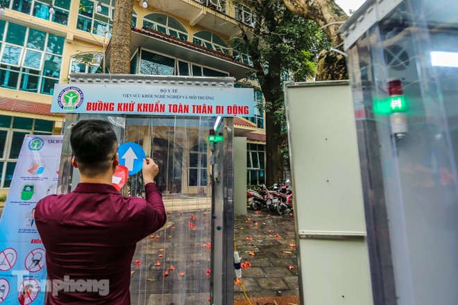 Buồng khử khuẩn toàn thân di động xuất hiện tại Hà Nội ảnh 1