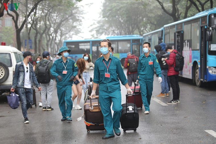 Hà Nội: Hàng trăm người dân hoàn thành thời gian cách ly phòng dịch COVID-19 ảnh 10