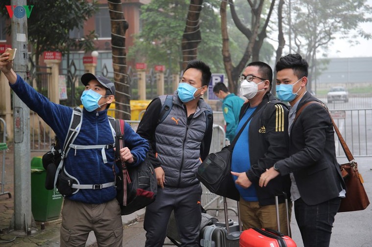 Hà Nội: Hàng trăm người dân hoàn thành thời gian cách ly phòng dịch COVID-19 ảnh 9