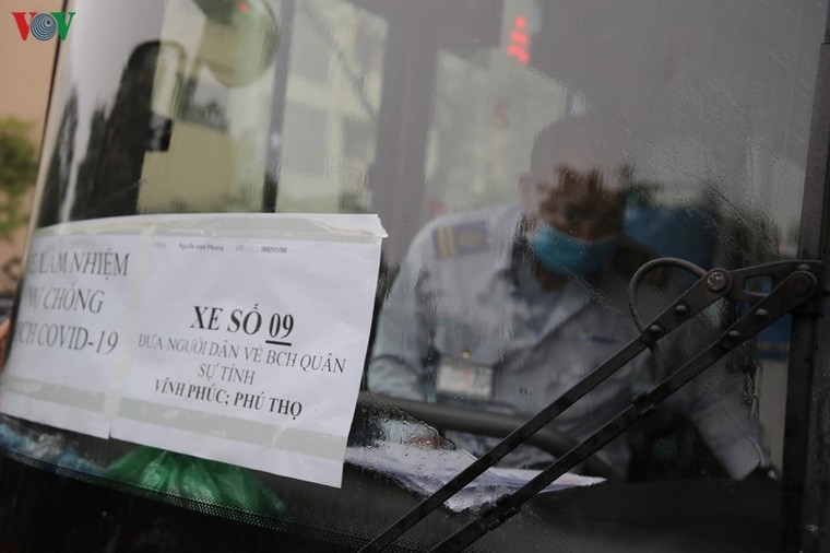 Hà Nội: Hàng trăm người dân hoàn thành thời gian cách ly phòng dịch COVID-19 ảnh 6