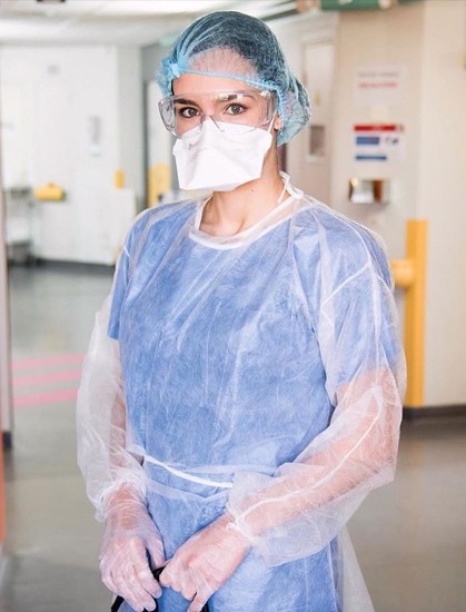 Hoa hậu làm bác sĩ chống COVID-19 ảnh 1