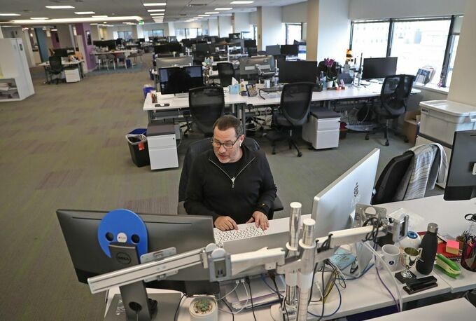 Điều gì sẽ xảy ra nếu không có vắc-xin phòng COVID-19? ảnh 1