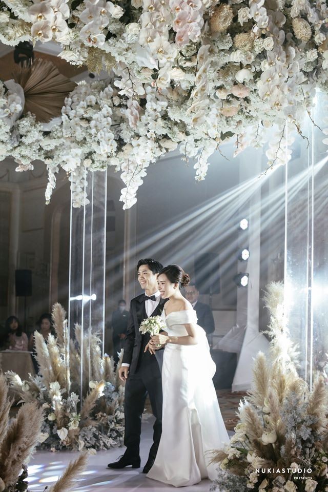 Dân mạng 'phát sốt' với loạt ảnh đính hôn đẹp như mơ của Công Phượng ảnh 2