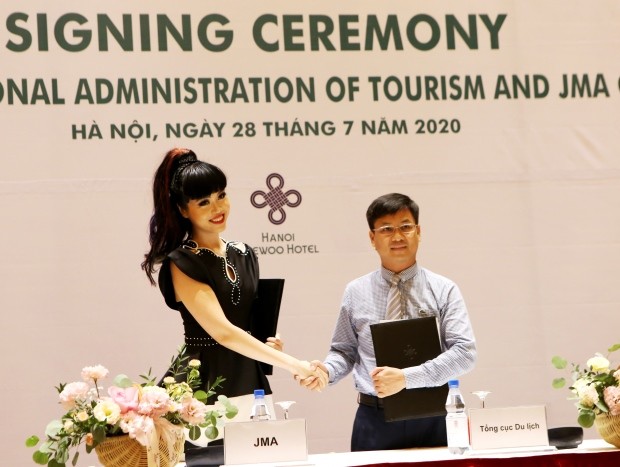 Siêu mẫu nổi tiếng thế giới Jessica Minh Anh: Trở về Việt Nam làm du lịch ảnh 1