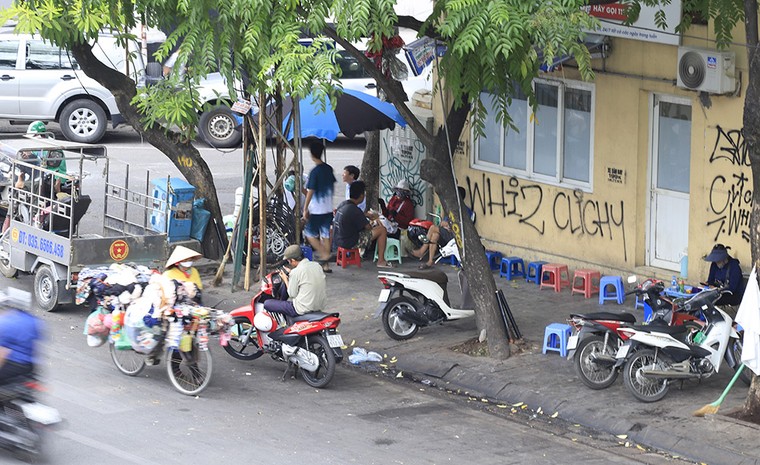 Nhiều quán trà đá ngang nhiên hoạt động bất chấp 'lệnh' tạm dừng ảnh 3