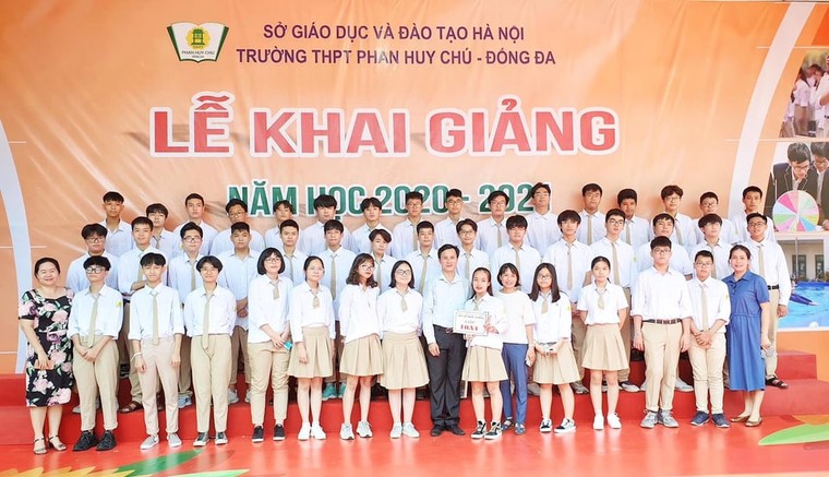 Khai giảng nhanh gọn giữa mùa COVID-19 ở ngôi trường THPT chất lượng cao tại Hà Nội ảnh 16
