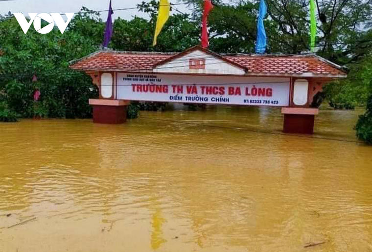 Quảng Bình, Quảng Trị căng mình chống lũ: Gần chục nghìn nhà dân bị ngập nặng ảnh 2