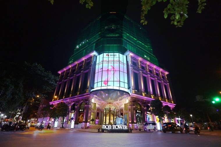 Hàng loạt tòa cao tầng khoác 'áo hồng' hòa vào chiến dịch chống ung thư vú ảnh 3