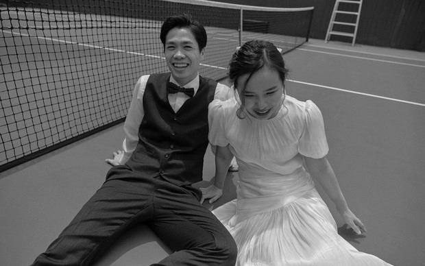 Ảnh cưới tông đen trắng tràn ngập hạnh phúc của Công Phượng và Viên Minh ảnh 3