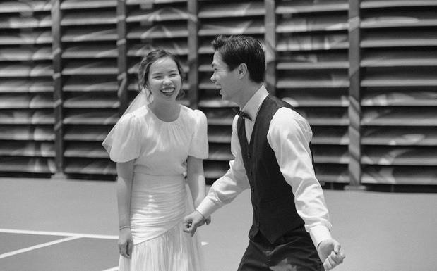 Ảnh cưới tông đen trắng tràn ngập hạnh phúc của Công Phượng và Viên Minh ảnh 4