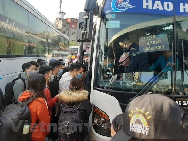 Người dân ùn ùn đổ về bến xe dịp nghỉ Tết Dương lịch 2021 ảnh 5