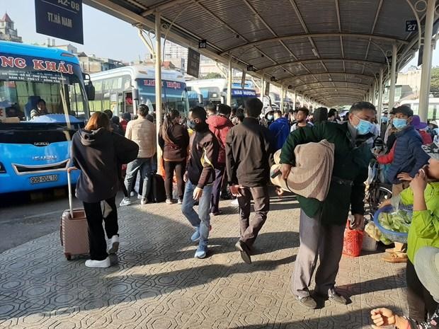 Người dân ùn ùn đổ về bến xe dịp nghỉ Tết Dương lịch 2021 ảnh 6