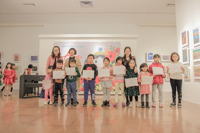 Thưởng sắc "Hoa Xuân" qua 500 bức tranh của các họa sĩ nhí ảnh 2