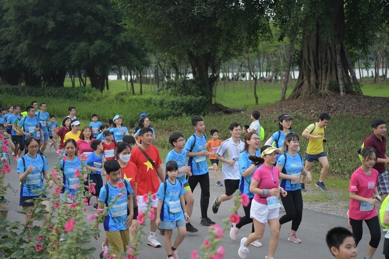 Những chân chạy nhí ở Ecopark Marathon 2021 ảnh 2