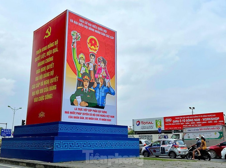 Hà Nội 'khoác áo' rực rỡ đón ngày hội bầu cử ảnh 2