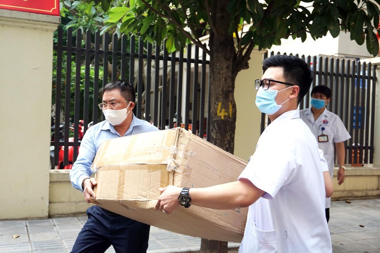 Quỹ Gieo mầm Xanh hạnh phúc tặng 20.000 khẩu trang cho chiến dịch bảo vệ y bác sỹ tuyến đầu ảnh 1