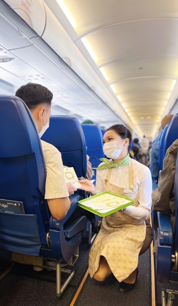 Bamboo Airways lì xì may mắn hành khách ‘xông’ chuyến bay đầu năm ảnh 1