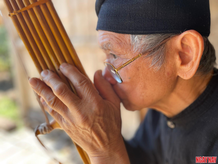 Nhật ký 99 ngày xuyên Việt: Ước mong ‘vực dậy’ văn hóa Thái của lão nông bản Ngùa ảnh 3