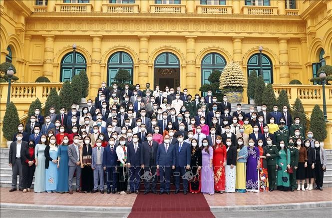 Chủ tịch nước Nguyễn Xuân Phúc gặp mặt cán bộ y tế tiêu biểu toàn quốc ảnh 7