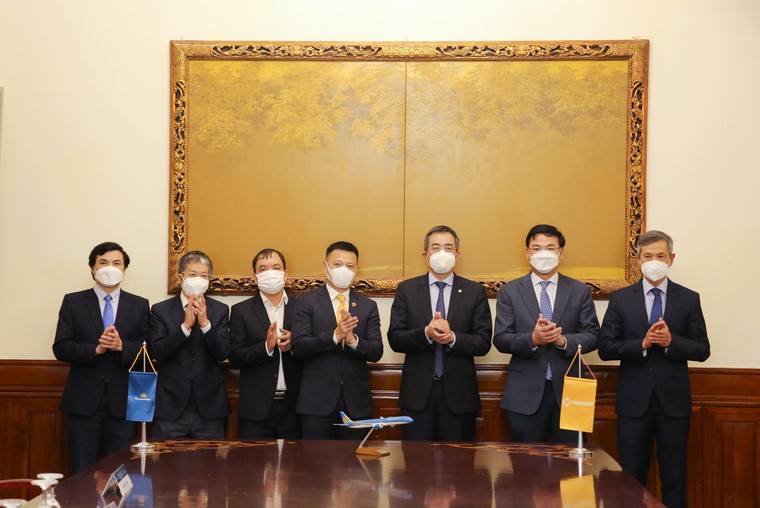 Sun Group và Vietnam Airlines hợp tác hỗ trợ đưa công dân Việt từ Ukraine về nước ảnh 2